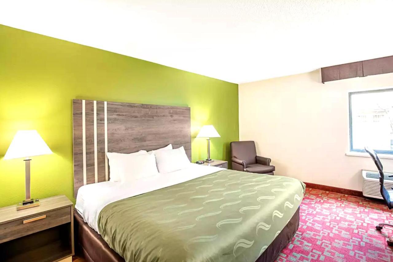 Quality Inn & Suites Μιλγουόκι Εξωτερικό φωτογραφία