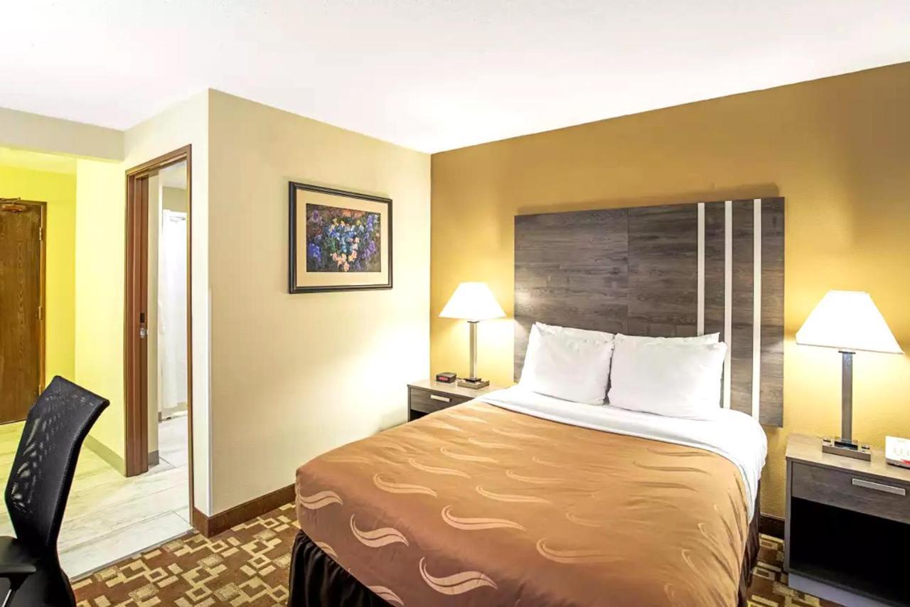 Quality Inn & Suites Μιλγουόκι Εξωτερικό φωτογραφία