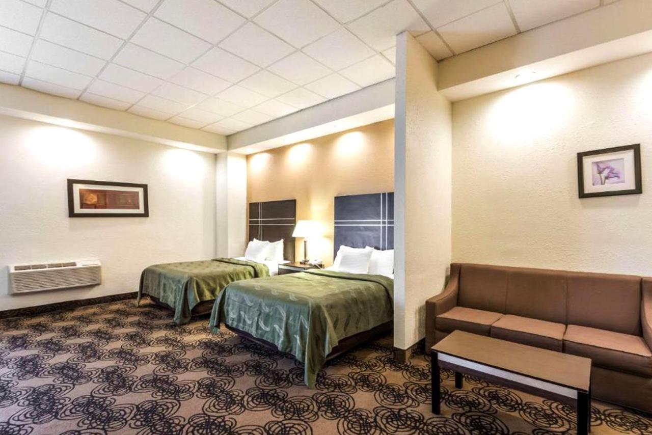 Quality Inn & Suites Μιλγουόκι Εξωτερικό φωτογραφία