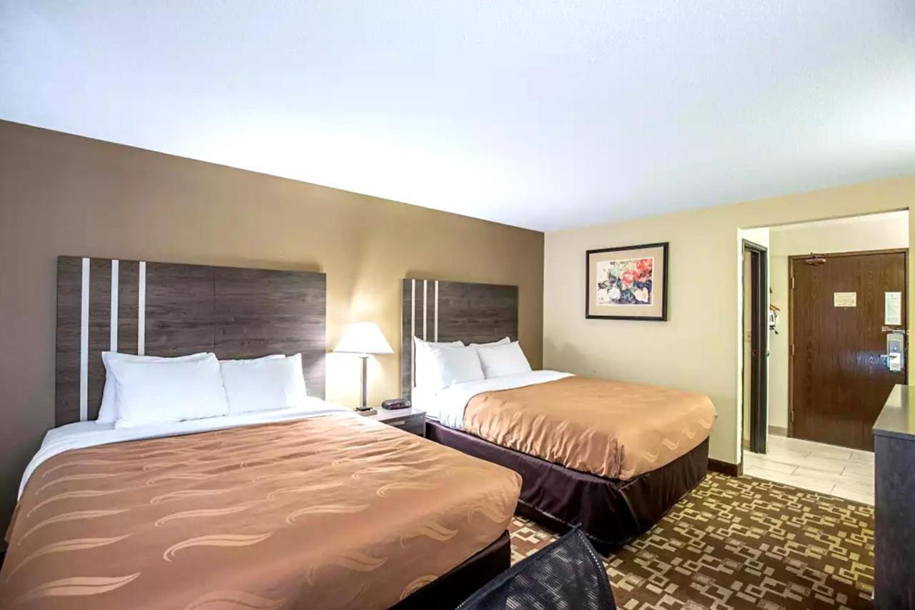 Quality Inn & Suites Μιλγουόκι Εξωτερικό φωτογραφία