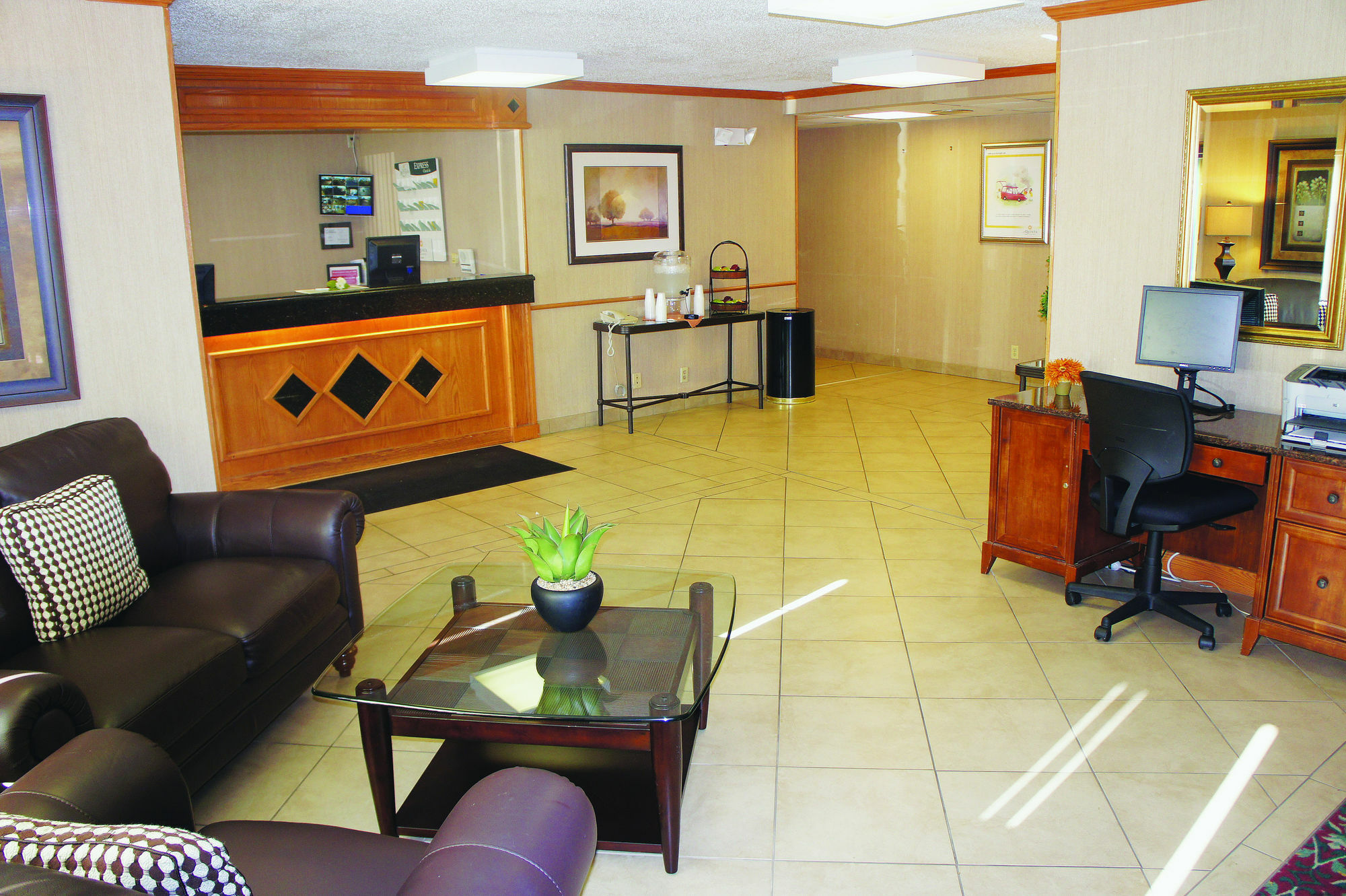 Quality Inn & Suites Μιλγουόκι Εξωτερικό φωτογραφία